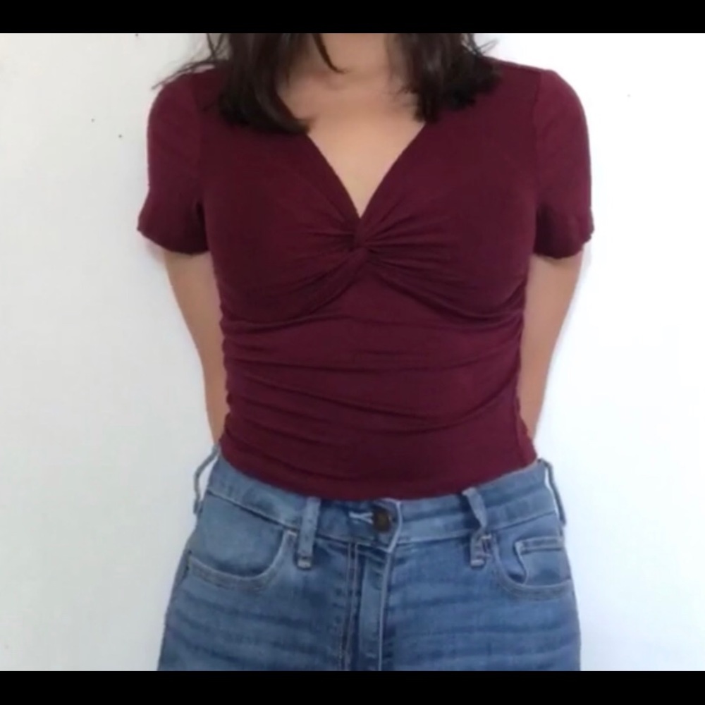 A burgundy cute crop top - Picture 4 of 4